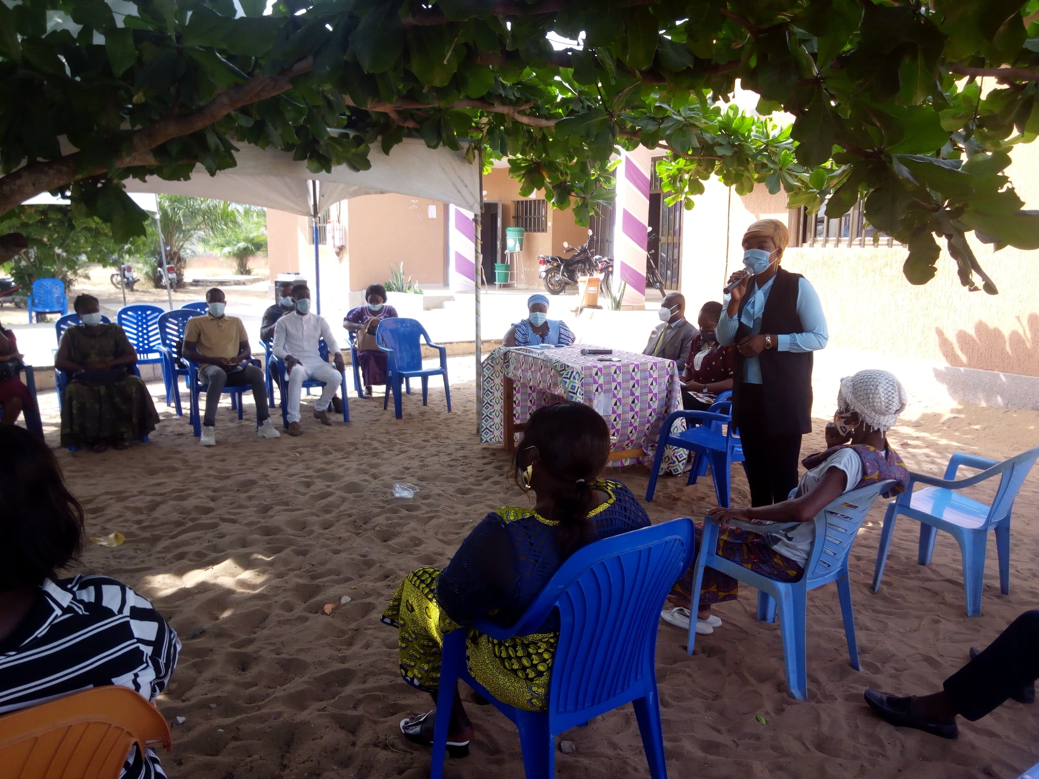 PARTICIPATION AUX DIALOGUES COMMUNAUTAIRES DANS LE GRAND LOME
